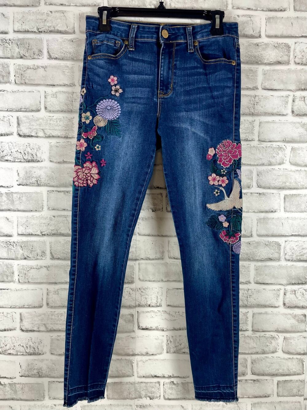 Aeropostale High Waisted Embroidered Floral Crane Ankle Jeans Size 6